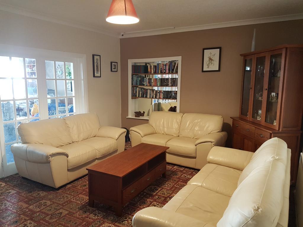 Sandown Manor Luaran gambar