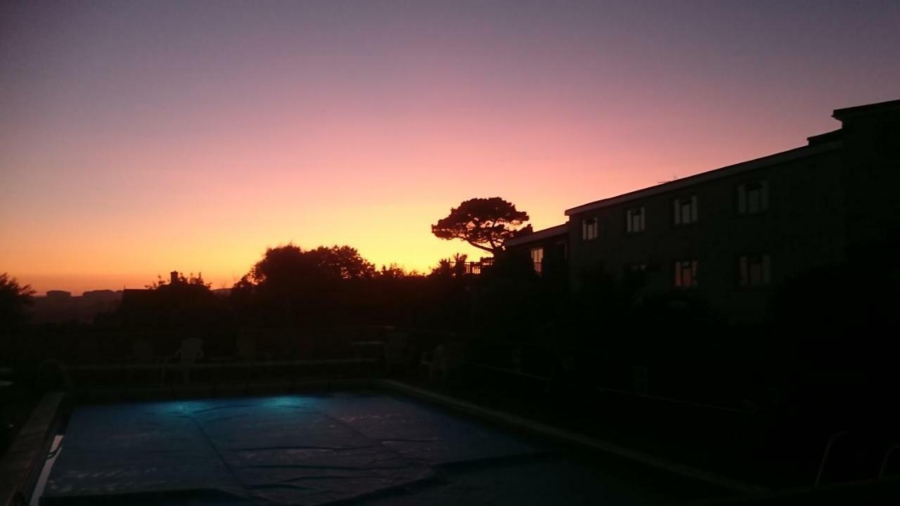 Sandown Manor Luaran gambar
