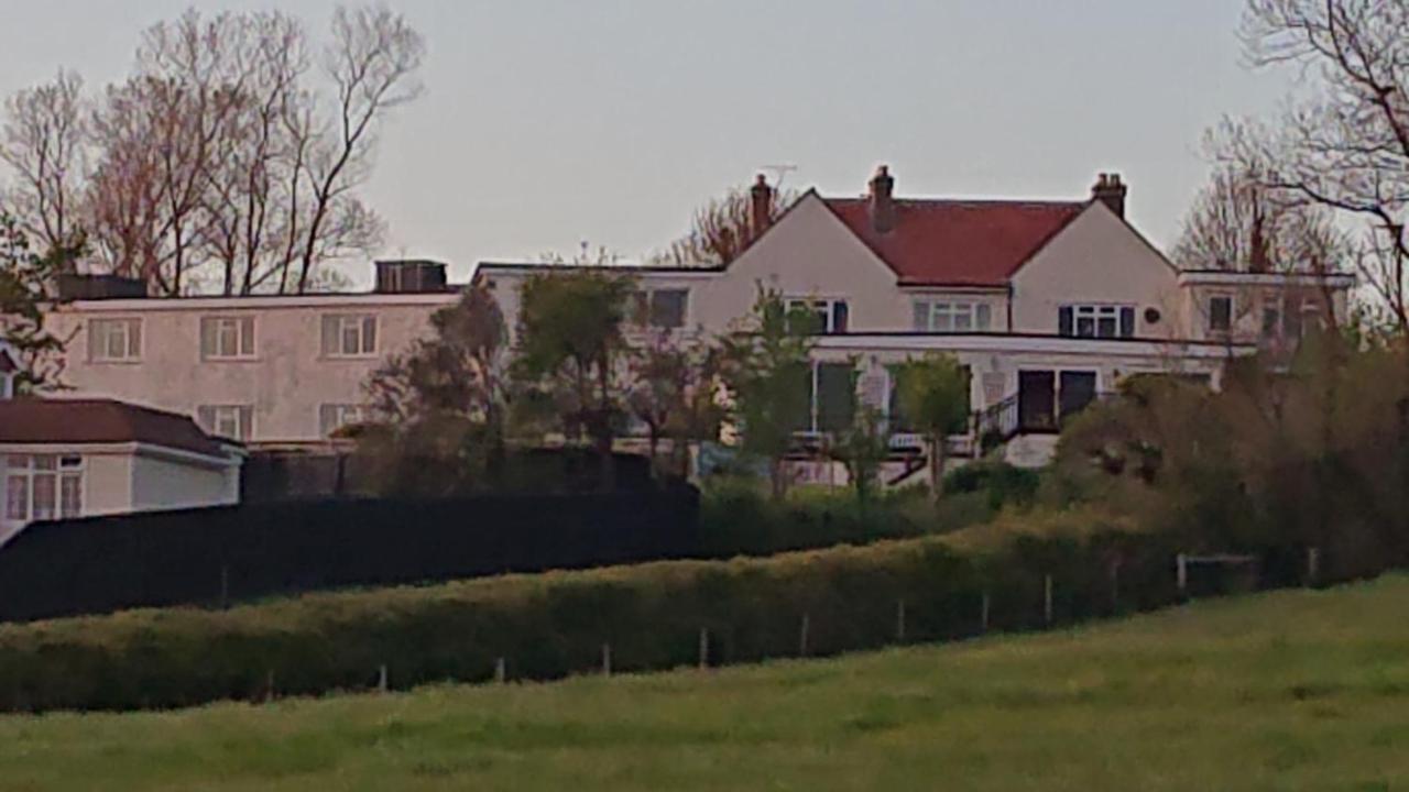 Sandown Manor Luaran gambar
